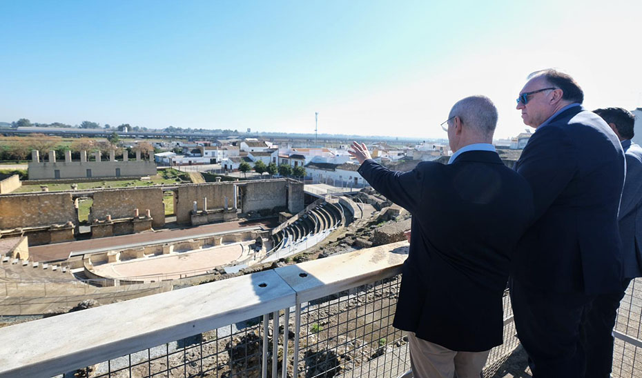 Arturo Bernal ha participado en el acto de apertura al público del mirador del Teatro Romano de Itálica.