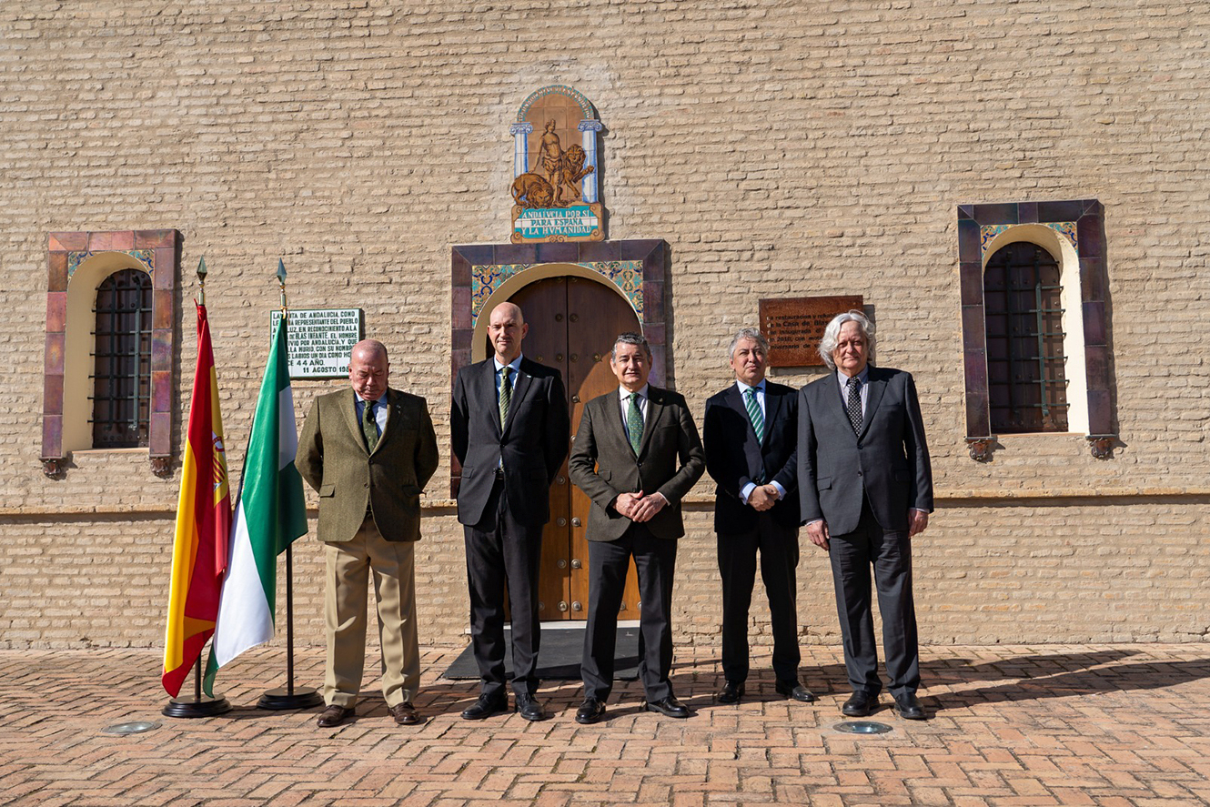 Antonio Sanz ha asistido a la presentación del nuevo escudo de Andalucía en la fachada de la Casa de Blas Infante.