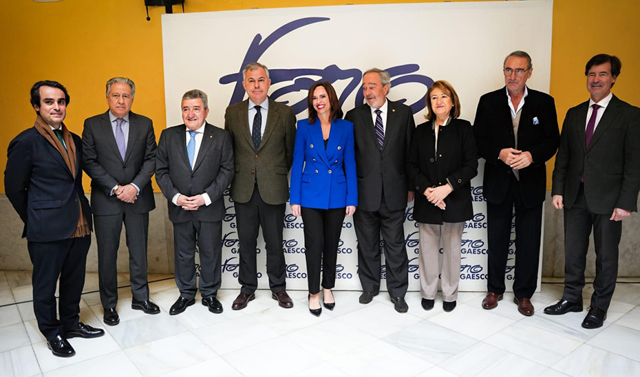 La consejera de Fomento, Rocío Díaz, junto al alcalde de Sevilla, José Luis Sanz, y otros participantes en el Foro Gaesco.