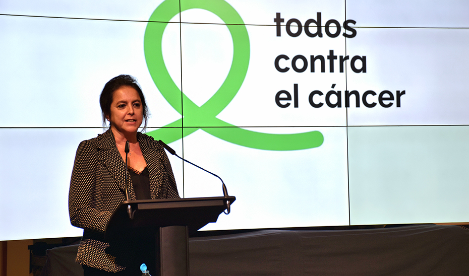 La consejera de Salud, Catalina García, en un momento de su intervención en la gala de la AECC de Sevilla.