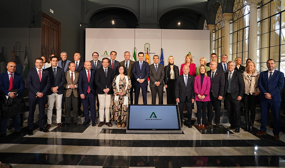 Foto de familia del acto celebrado en el Palacio de San Telmo.