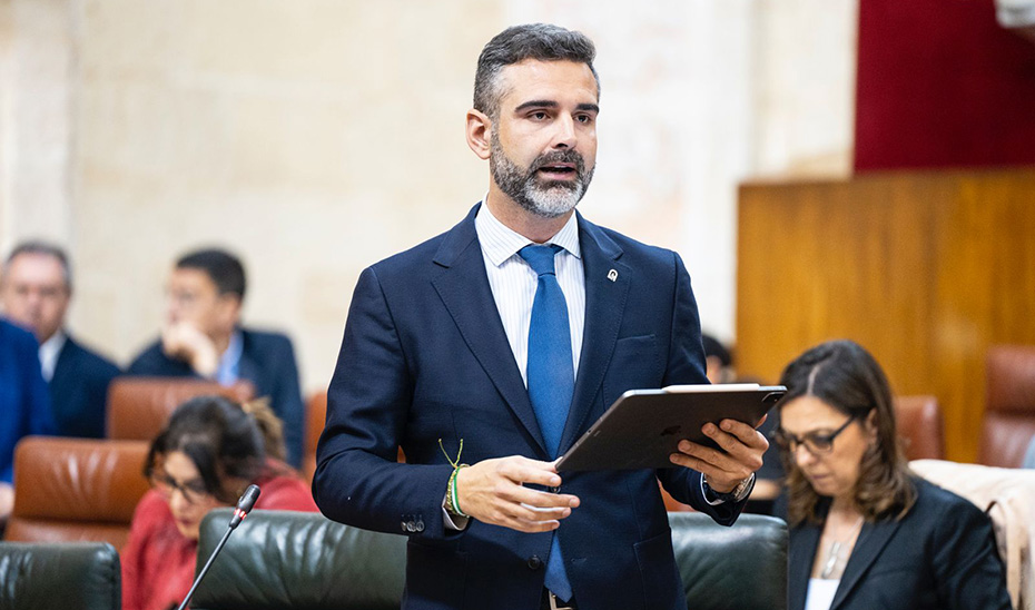 El consejero de Sostenibilidad, Medio Ambiente y Economía Azul, Ramón Fernández-Pacheco, en sede parlamentaria.