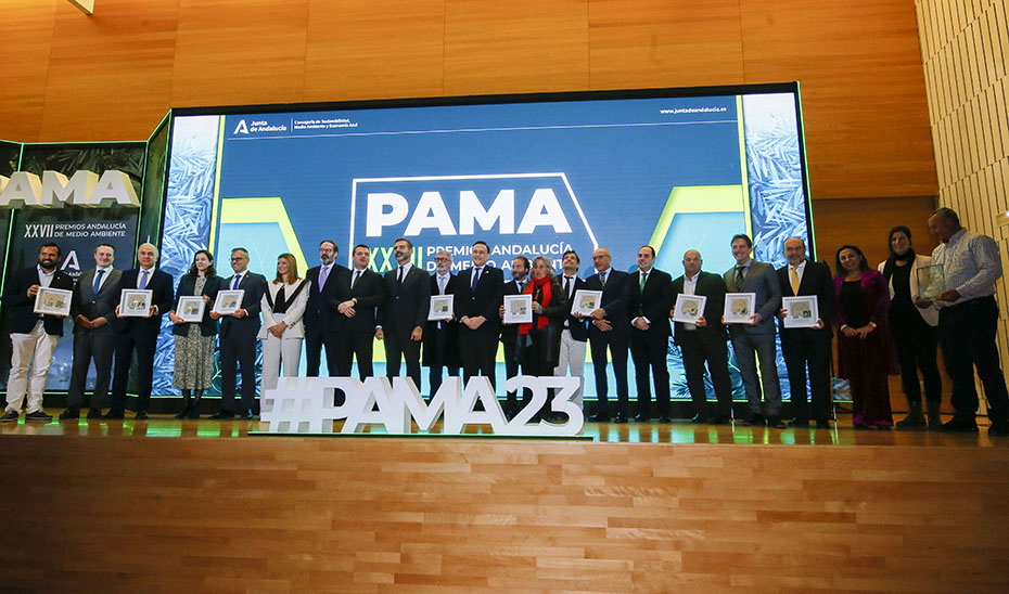 Foto de familia de la entrega de los Premios Andalucía de Medio Ambiente 2023.