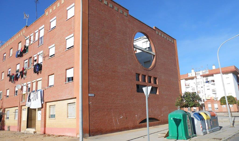 
			      Viviendas de la calle Cádiz de Ayamonte (Huelva), donde se va a llevar a cabo el proyecto de rehabilitación energética por parte de la Junta.			    
			  