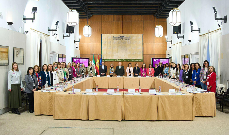 Inauguración del III Foro de Mujeres de la Sanidad en Andalucía, celebrado en el Parlamento.