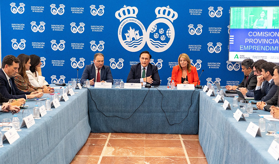 El consejero José Carlos Gómez Villamandos, durante la reunión constitutiva de la Comisión Provincial de Emprendimiento de Huelva.