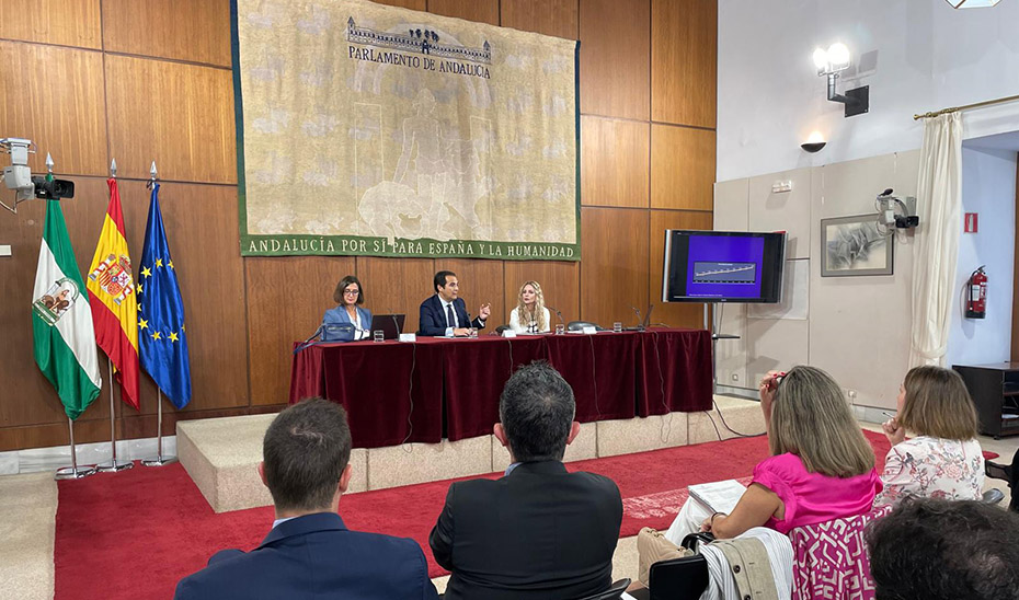 El consejero de Justicia, José Antonio Nieto, interviene en la apertura del curso especializado sobre violencia de género.