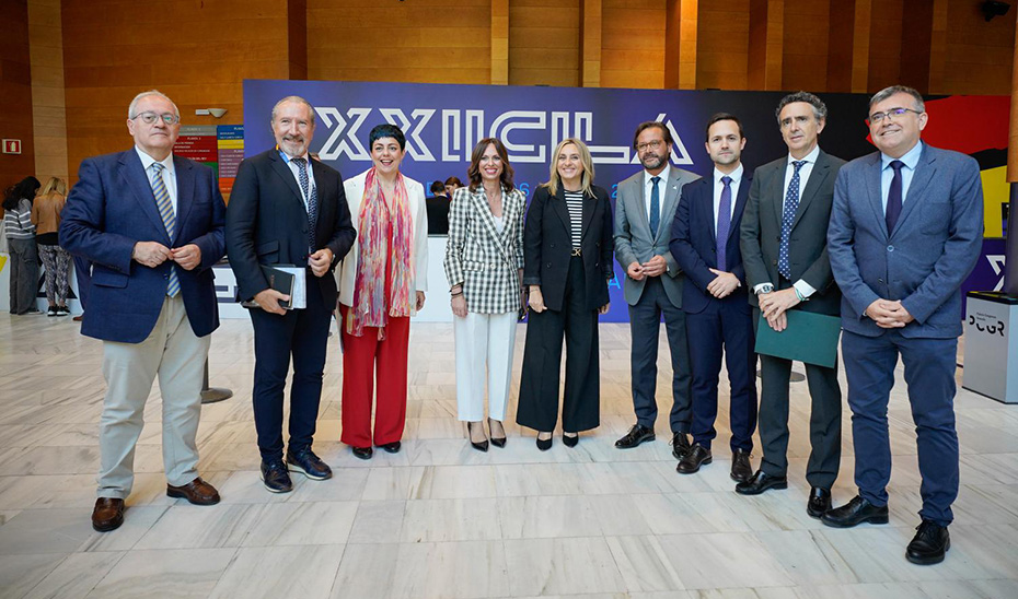 
			      Foto de familia del XXII Congreso Ibero Latinoamericano de Asfalto (CILA) que se celebra en Granada.			    
			  