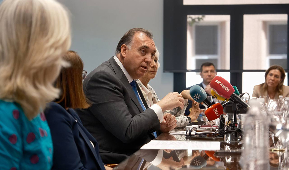 Arturo Bernal interviene durante su visita a la sede de la Autoridad Portuaria de la Bahía de Cádiz.