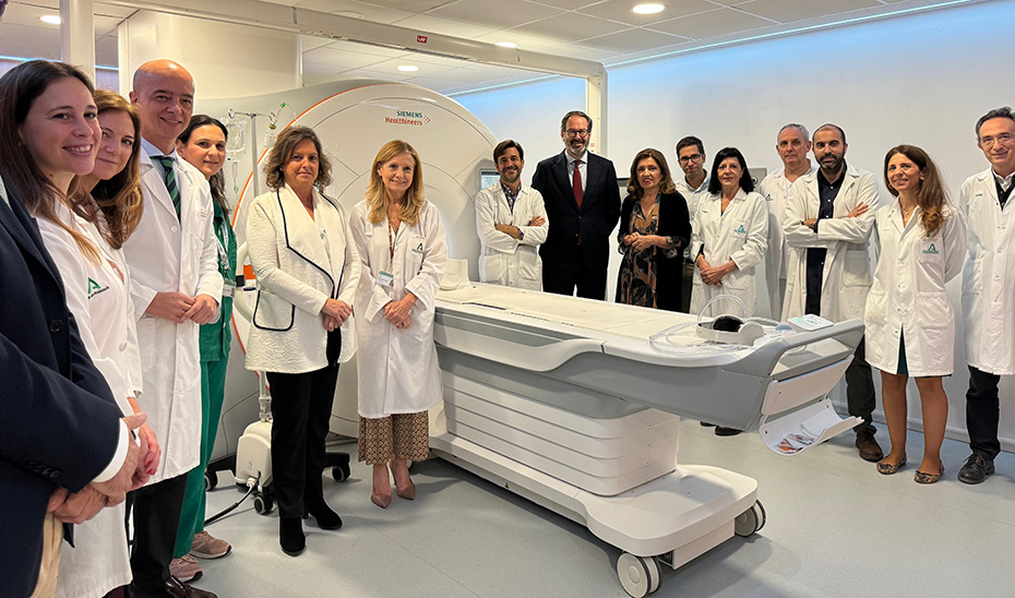 
			      Catalina García visita la nueva resonancia magnética de 1,5 Teslas del centro dependiente del Reina Sofía.			    
			  
