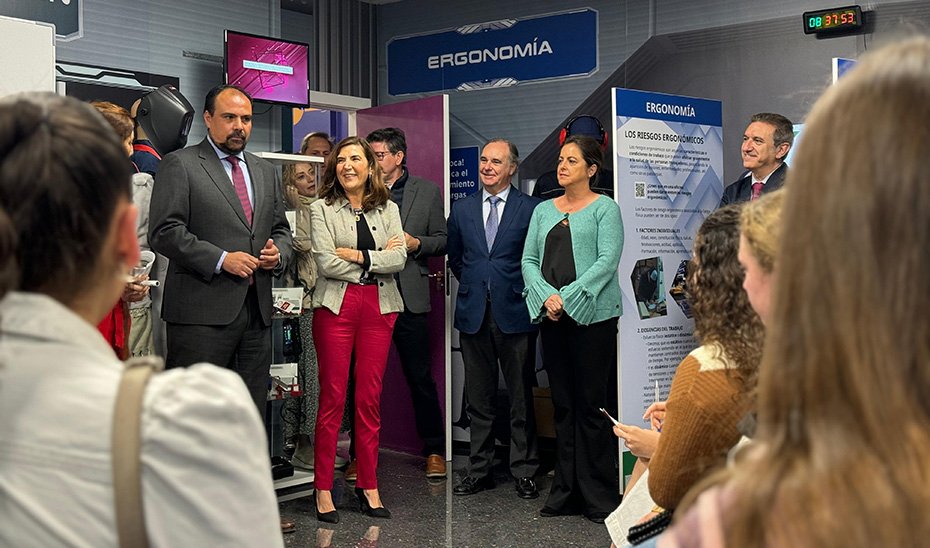 
			      Rocío Blanco y Catalina García han asistido a la inauguración de una jornada técnica en el Centro de Prevención de Riesgos Laborales de Sevilla.			    
			  