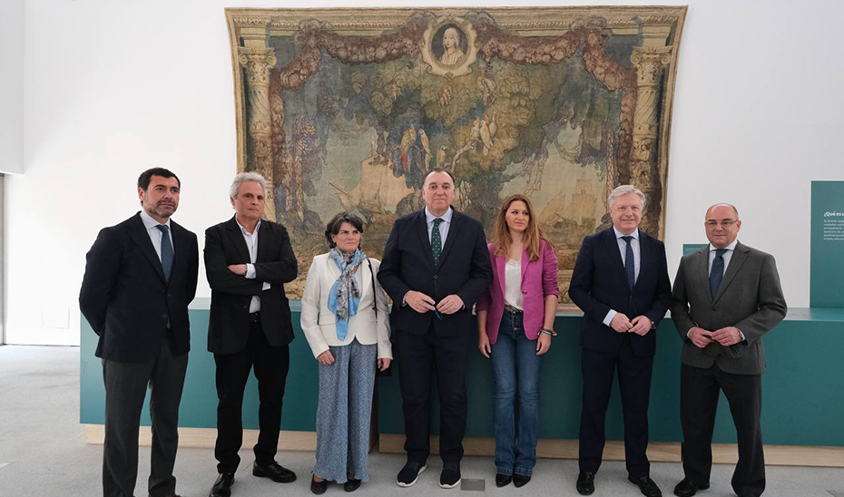 El consejero de Turismo, Cultura y Deporte, Arturo Bernal, durante la inauguración de la nueva sala expositiva del IAPH en el antiguo Claustro de Legos del Monasterio de la Cartuja de Sevilla.