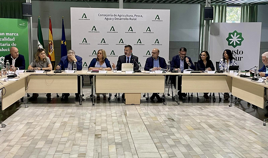Fernández-Pacheco ratifica la unidad de acción con el sector andaluz en la Mesa de Interlocución Agraria