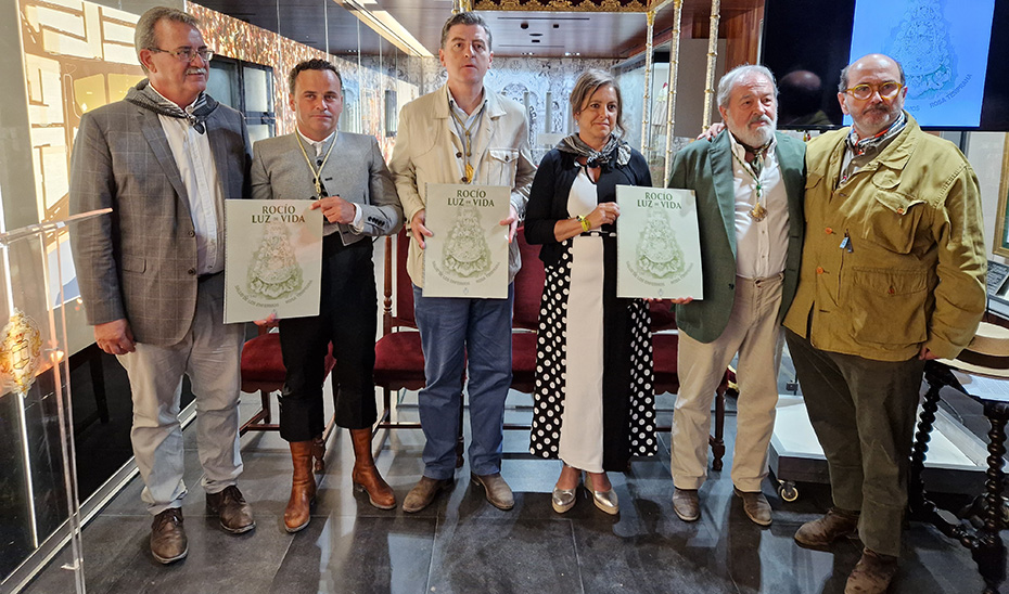 Catalina García ha asistido a la presentación del proyecto ornamental que se ubicará en la capilla del Hospital Virgen del Rocío.