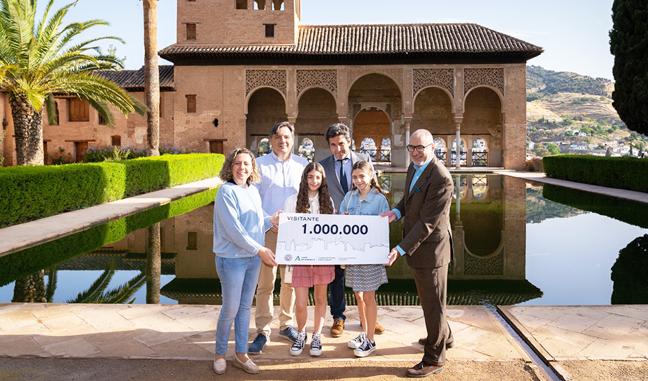 Imagen del artículo La Alhambra recibe y homenajea a su 'visitante un millón'
