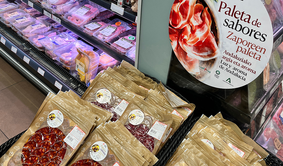 Acción promocional de alimentos adheridos a la marca \u0027Gusto del Sur\u0027 en supermercados del País Vasco.