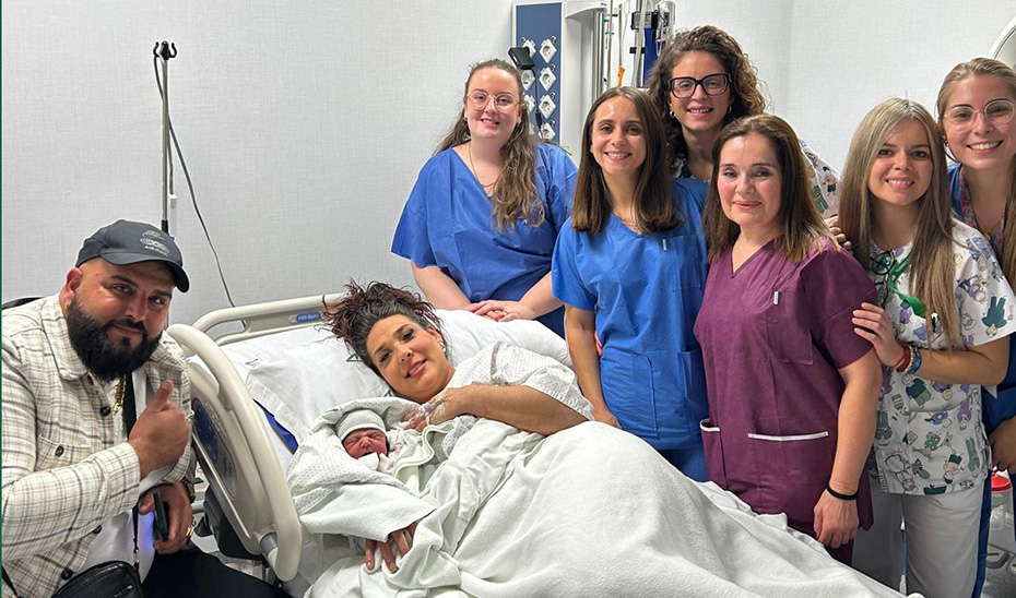 Lola ha nacido a las 00:08 horas en el Hospital Universitario Torrecárdenas de Almería.