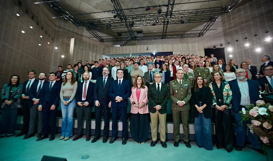 
			      La consejera María del Carmen Castillo, durante la presentación de la oferta de FP directamente vinculada a la Base Logística del Ejército de Tie...
			  