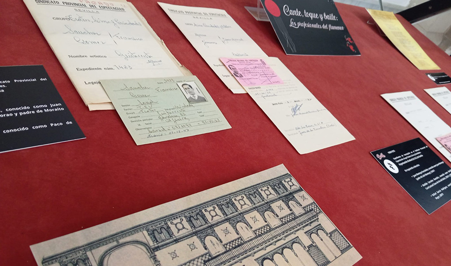 Documentos relacionados con el flamenco que se exhiben en la exposición que acoge el Archivo Histórico Provincial de Sevilla.