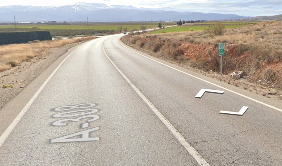 Dos fallecidos en un accidente entre un camión y un turismo en Darro (Granada)