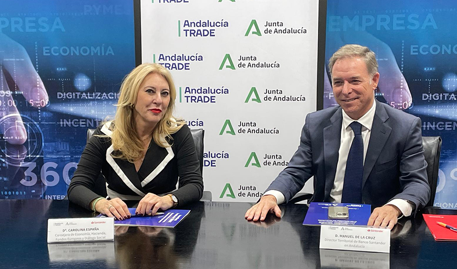 
			      La consejera de Economía, Carolina España, y el director territorial del Banco Santander en Andalucía, Manuel de la Cruz.			    
			  