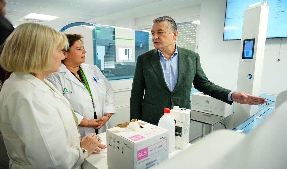 El consejero de Sanidad, Antonio Sanz, visita unas instalaciones hospitalarias, en una imagen de archivo. El consejero de Sanidad, Antonio Sanz, visita unas instalaciones hospitalarias, en una imagen de archivo.