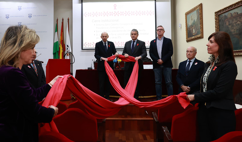 
			      Antonio Sanz, consejero de Sanidad, Presidencia y Emergencias, en un momento de la jornada por el Día Mundial del Sida.			    
			  