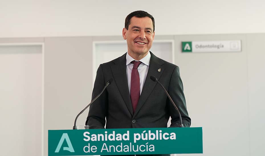 Un momento de la intervención de Juanma Moreno en el acto de inauguración del Centro de Salud Los Pacos de Fuengirola.