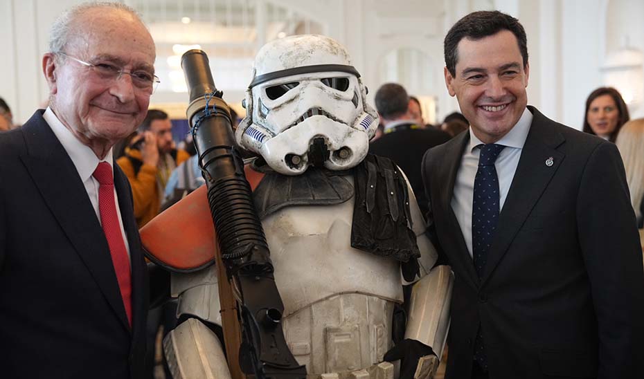 Juanma Moreno y Francisco de la Torre durante la presentación de la Comic-Con 2025 que se celebrará en Málaga.