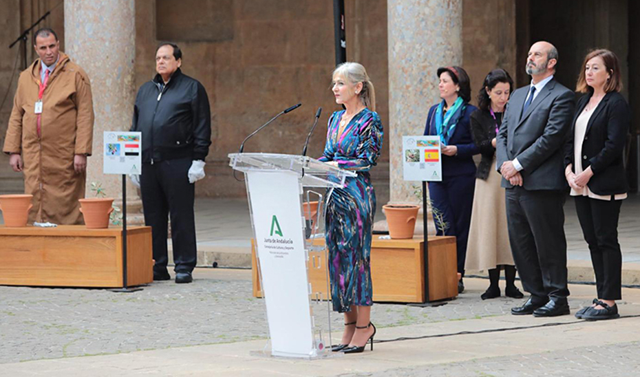 Patricia del Pozo, en la Alhambra, durante su intervención en el acto, enmarcado en la celebración en Granada del Foro sobre el Futuro del Mediterráneo.