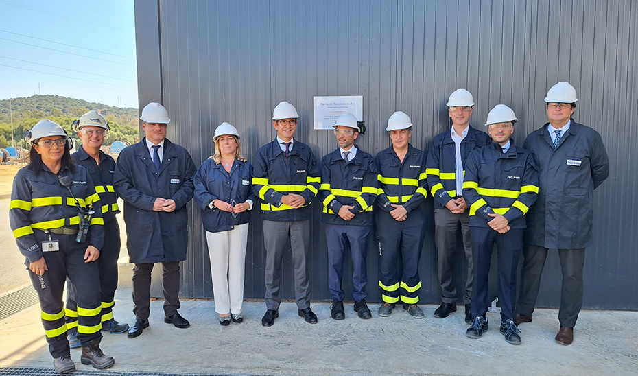 El Gobierno andaluz incentiva con 3,45 millones la mejora del proceso industrial de Indorama Ventures Momento de la inauguración de la nueva planta de reciclado de PET de Indorama Ventures en San Roque.
