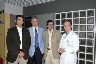 En la imagen, de izquierda a derecha, los doctores Santamaria, Palomares, Benito y García Carasusan