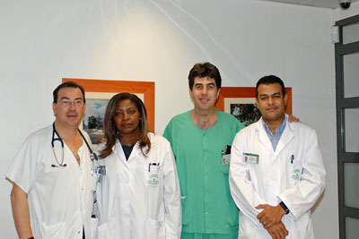 Coordinadores de trasplantes del Hospital Reina Sofía con dos de los especialistas iberoamericanos.