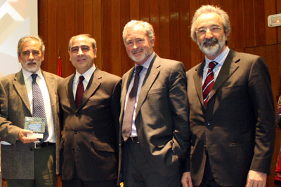 Eduardo Collantes, a la izquierda, junto al Secretario General