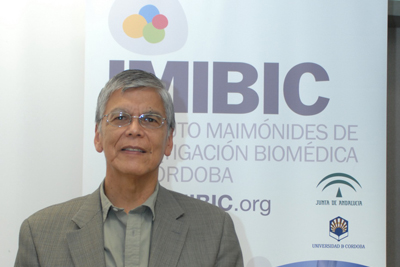 El profesor Ojeda durante su intervención en los seminarios del IMIBIC