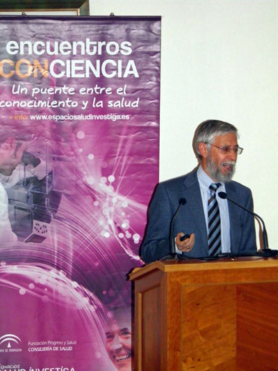 El doctor Pérez Jiménez durante su intervención.