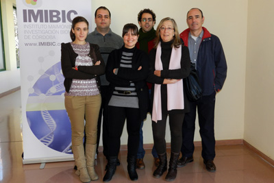 Equipo de investigadores del IMIBIC que lidera Manuel Ruiz Rubio, a la derecha.