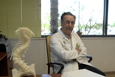 El cirujano de columna del Hospital Reina Sofía Ildefonso González Barrios