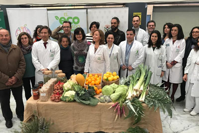 Profesionales del Hospital, Agricultores del ecomercado, el Ayuntamiento y chefs de Córdoba han participado en 'Salud con Gusto'
