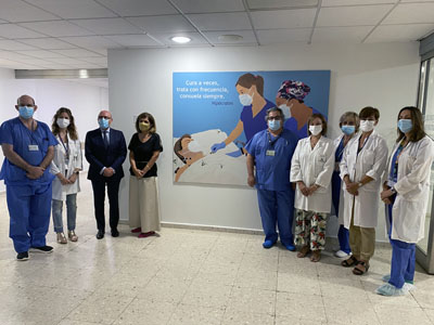 Una exposición sobre la atención al paciente quirúrgico decora el Hospital Reina Sofía