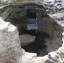 Enterramiento excavado en la roca