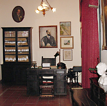 La Casa Museo Zenobia y Juan Ramón es una típica construcción andaluza del último tercio del siglo XVIII.