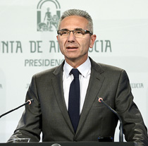 Miguel Ángel Vázquez, portavoz del Gobierno de la Junta, durante su comparecencia ante los medios.