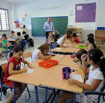 La Red de Centros Docentes Públicos de Andalucía está integrada actualmente por 4.587 colegios e institutos.