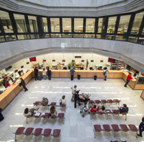 Más de 250.000 empleados públicos se benefician del restablecimiento de las 35 horas en Andalucía