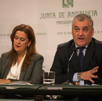 Sonia Gaya, consejera de Educación, y Javier Carnero, consejero de Empleo, Empresa y Comercio