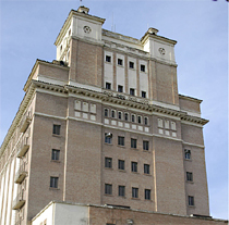 Fachada principal del Silo de Córdoba, inaugurado en 1951.