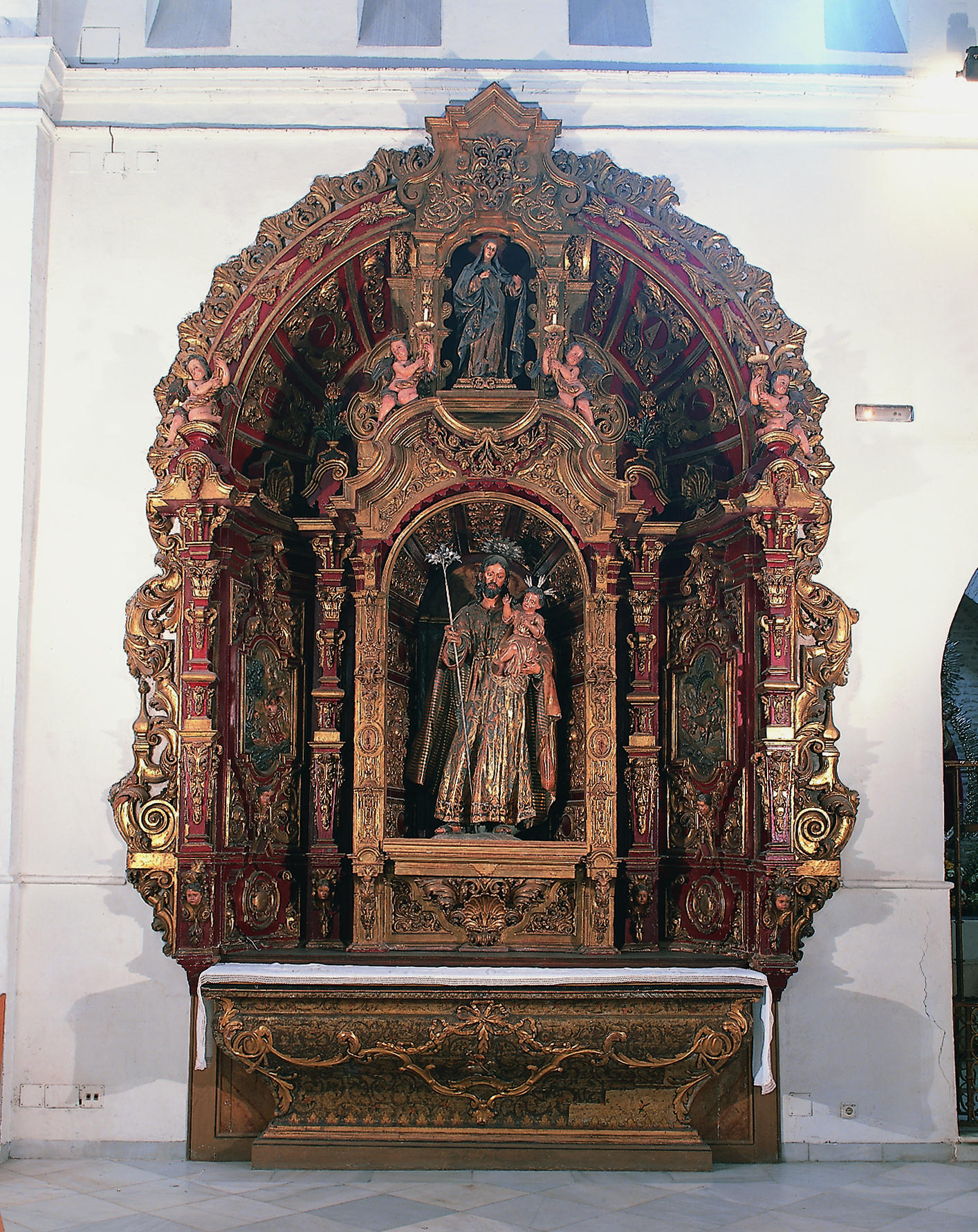 Retablos de la iglesia de San Isidoro de Sevilla - Intervenciones en bienes  - Junta de Andalucía