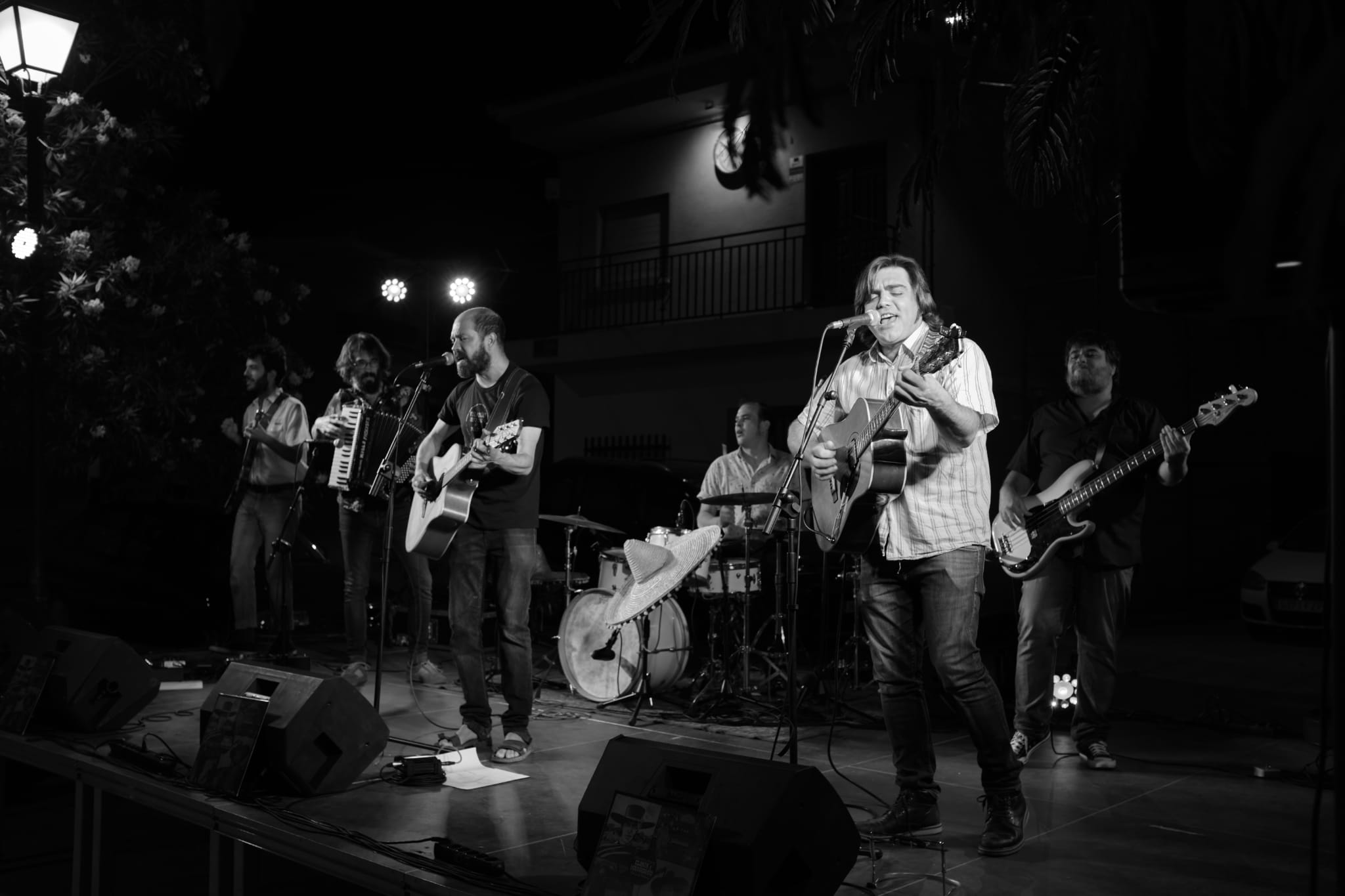Concierto por El Osombroso y Sonriente Folk de las Badlands