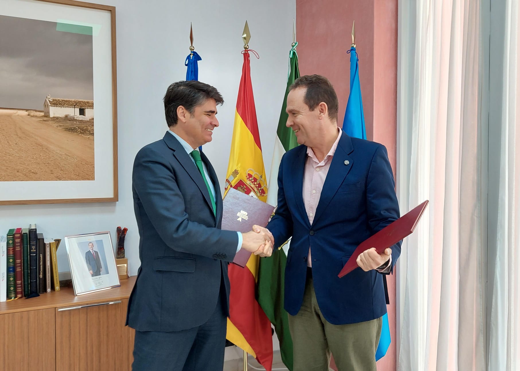 Convenio de colaboración entre Andalucía Emprende y UNIA